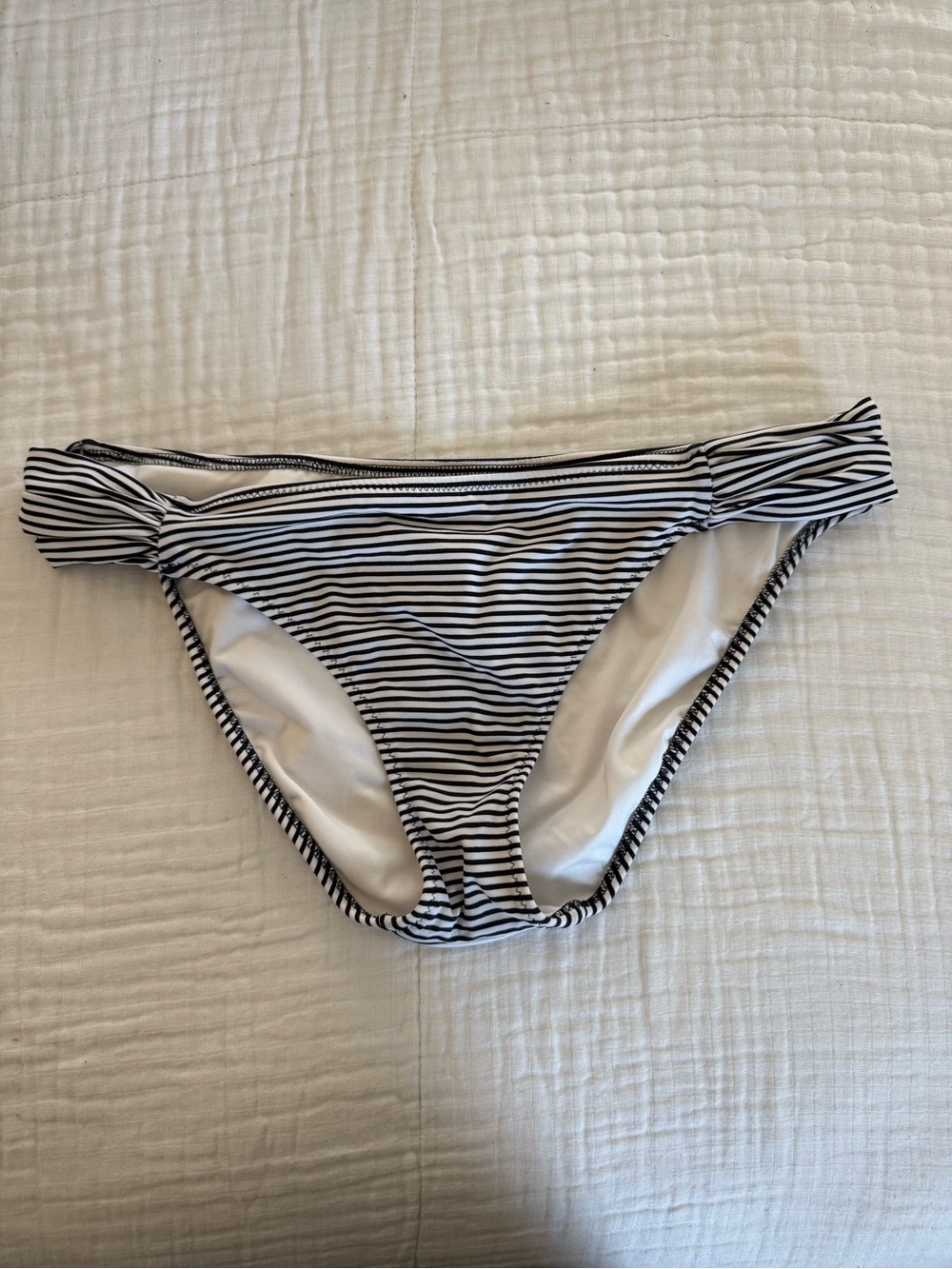 Victoria’s Secret The Knockout Bikini Bottoms Size Large